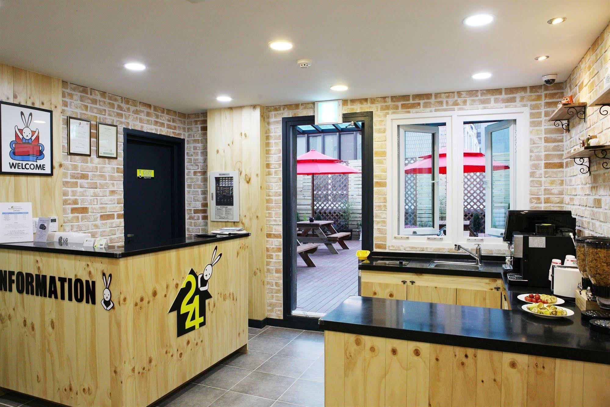 24 Guesthouse Myeongdong Avenue Séoul Extérieur photo